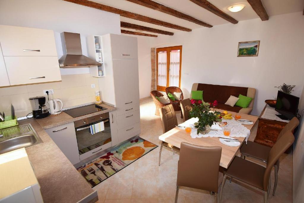 Apartment Malia Kaštelir Dış mekan fotoğraf