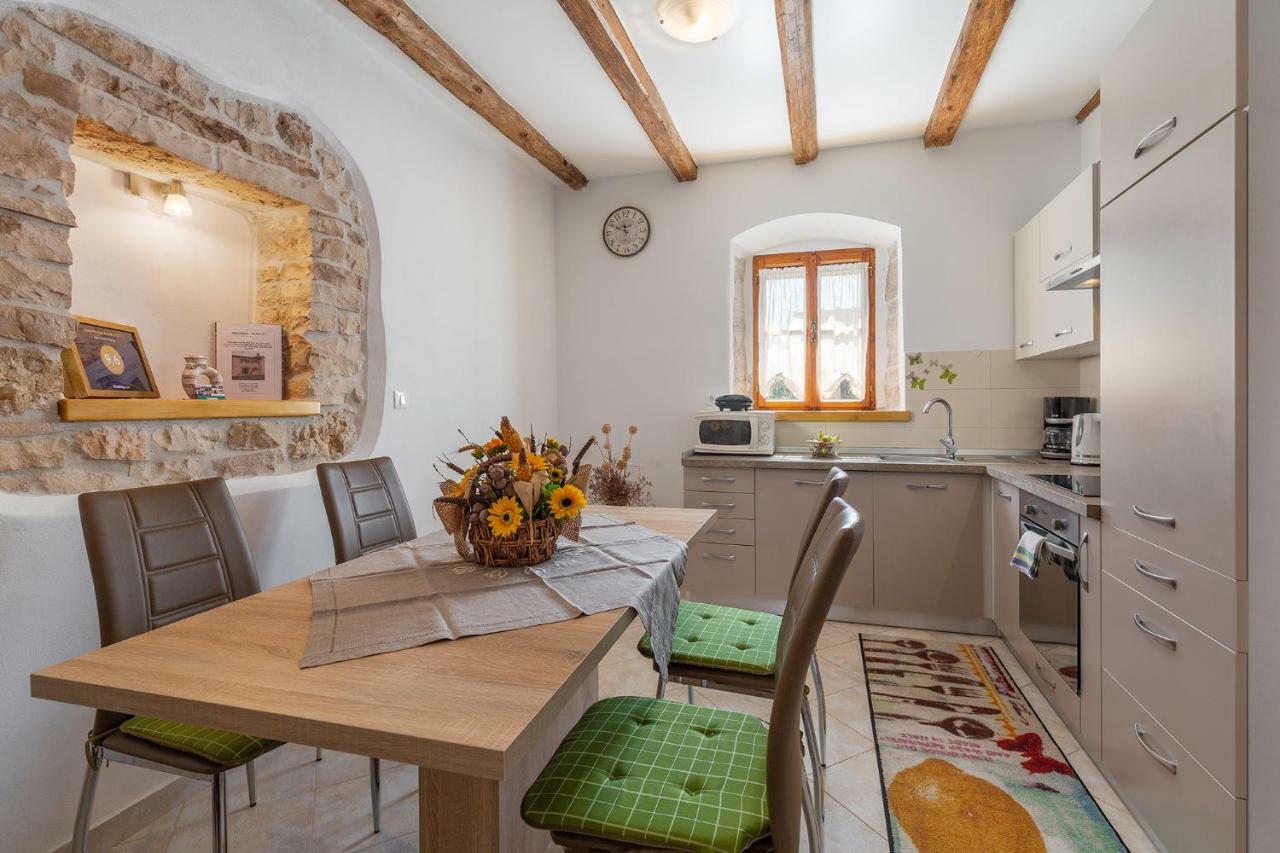 Apartment Malia Kaštelir Dış mekan fotoğraf