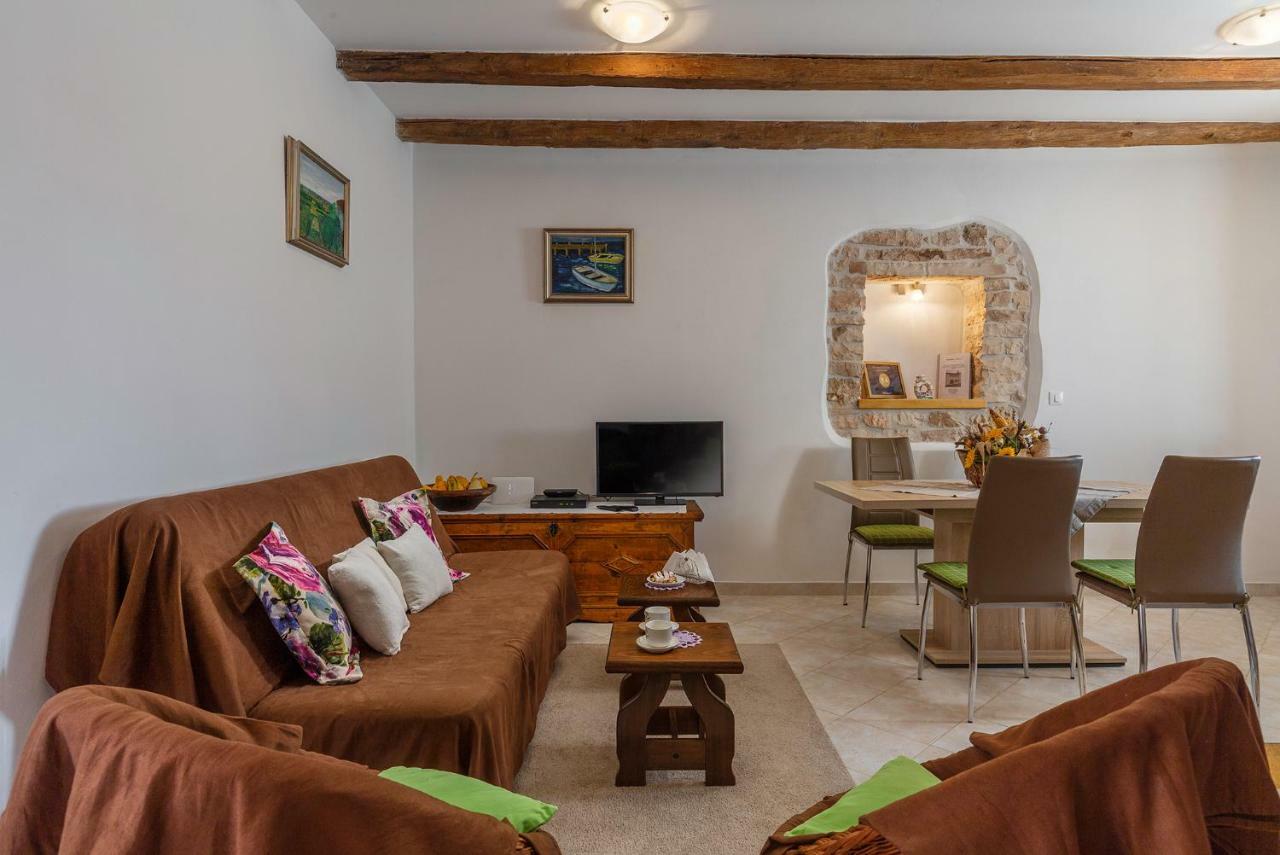 Apartment Malia Kaštelir Dış mekan fotoğraf