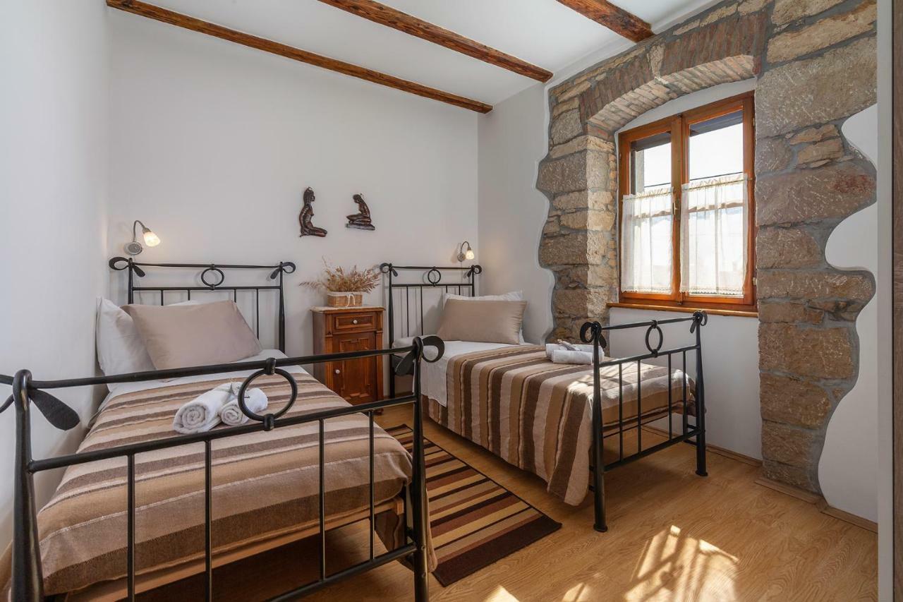 Apartment Malia Kaštelir Dış mekan fotoğraf